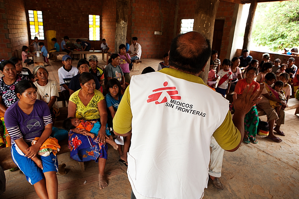 Sensibilisering is de eerste belangrijke stap in de strijd tegen de ziekte van Chagas. Het duren jaren voor de eerste symptomen opduiken, dus veel mensen weten niet eens dat de besmet zijn. © AZG/Anna Surinyach. Paraguay, 2010.