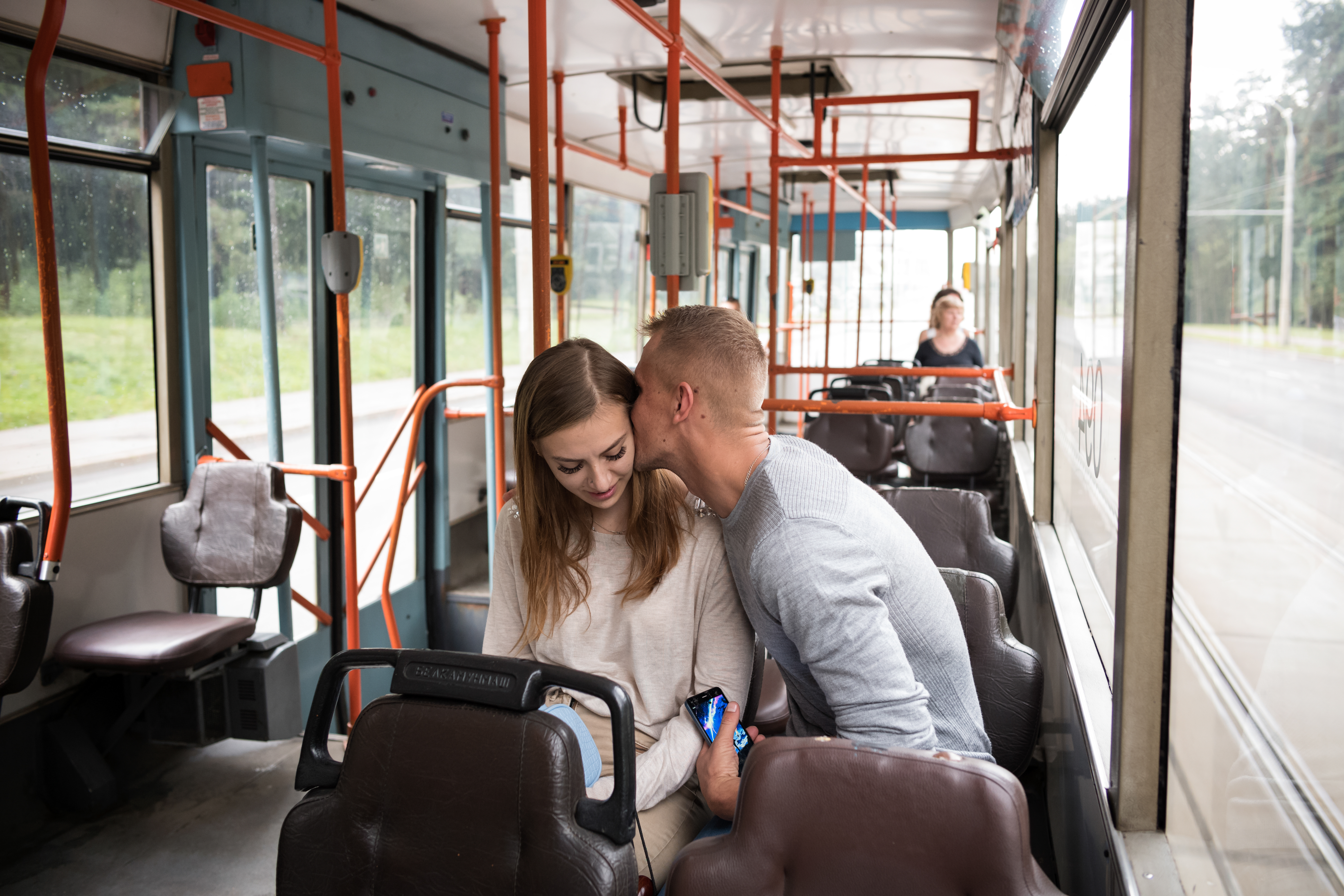 Alyona et Vadim se sont rencontrés pendant leur traitement à Minsk, au Bélarus. "Il y a un an, nous étions tous les deux à l'hôpital, maintenant nous vivons ensemble. Il ne faut pas abandonner son traitement." © Viviane Dalles, août 2018