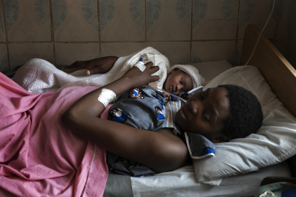 Loveline poses with her baby girl who was born this morning at MSF-supported Mary Soledad hospital in Bamenda, North-West-Cameroon. Loveline arrived here thanks to the MSF ambulance, one of the very few vehicles allowed to move during lockdown daysin Bamenda. “Without the ambulance, we could both have died at home”. 