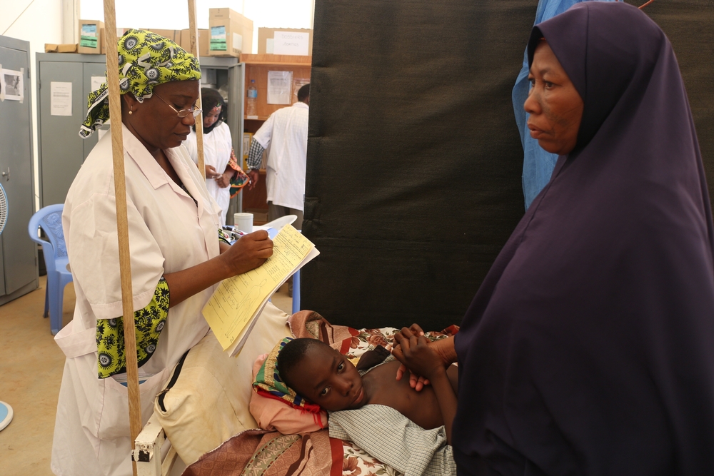 Majid, 11 ans, a été admis six jours plus tôt au centre de Lazaret. © Halimatou Amadou/MSF