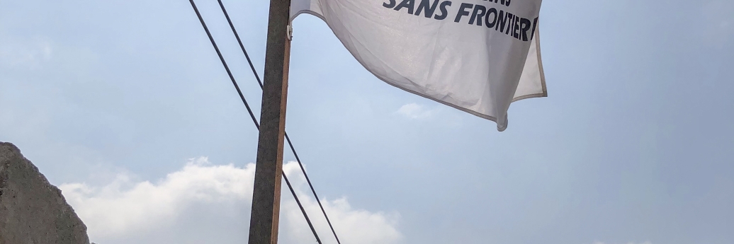 Drapeau avec MSF logo