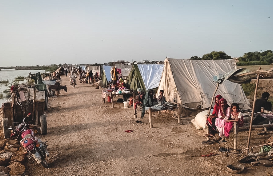 Le Pakistan souffre actuellement d'inondations sans précédent. Près d'un tiers du pays est sous les eaux suite aux pluies de mousson extrêmes et persistantes. Médecins sans frontières est sur place pour apporter une première aide d'urgence.